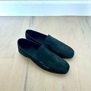 FRYE
KENZIE VENETIAN Black Leather Women’s Slip-On Loafers size 8